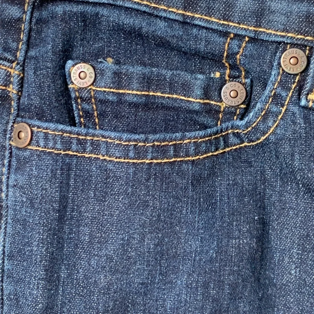 Levis waist rise